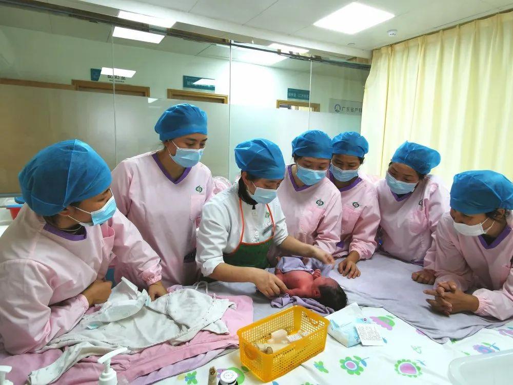 阿勒泰妇婴监护型护送